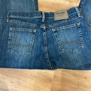 Men’s Wrangler Authentics blue jeans size 30x32